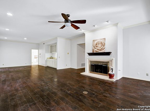 4th image of 8000 Donore Pl
