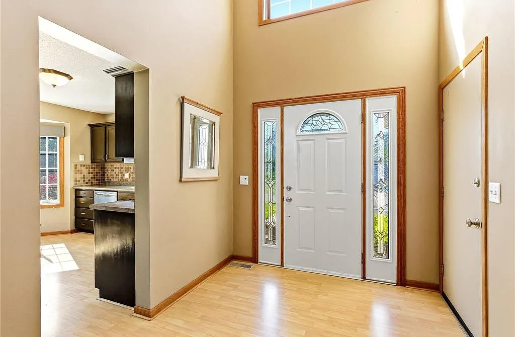 3 bed, 1980 sqft, $2,300 — Photo 2
