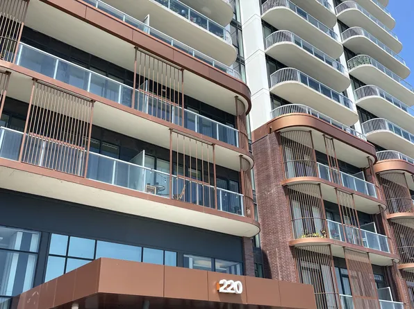220 Missinnihe Way, Mississauga, ON