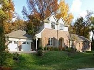 2 Deerfield Rd, Saint Louis, MO 63124