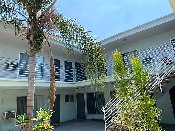 5th image of 1286 W Adams Blvd APT 10