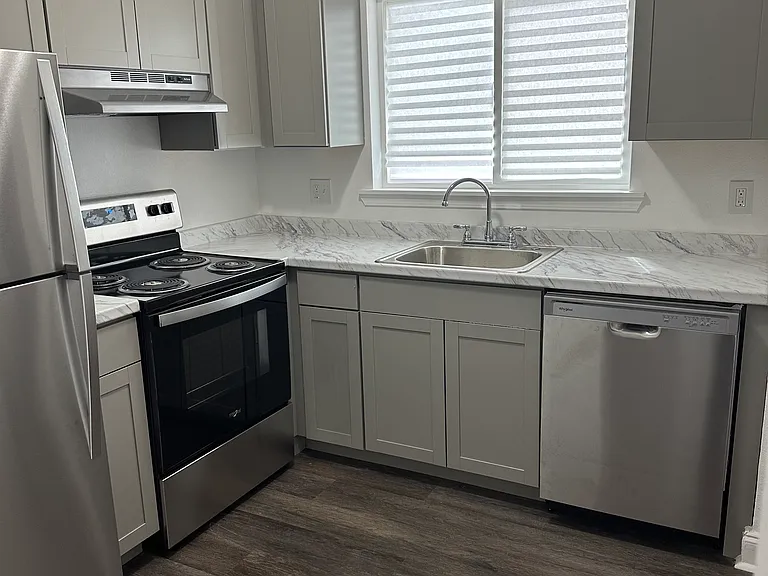 112 Fairfield Ave — Photo 1