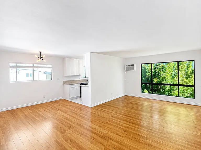 1044 N Curson Ave #8 — Photo 2