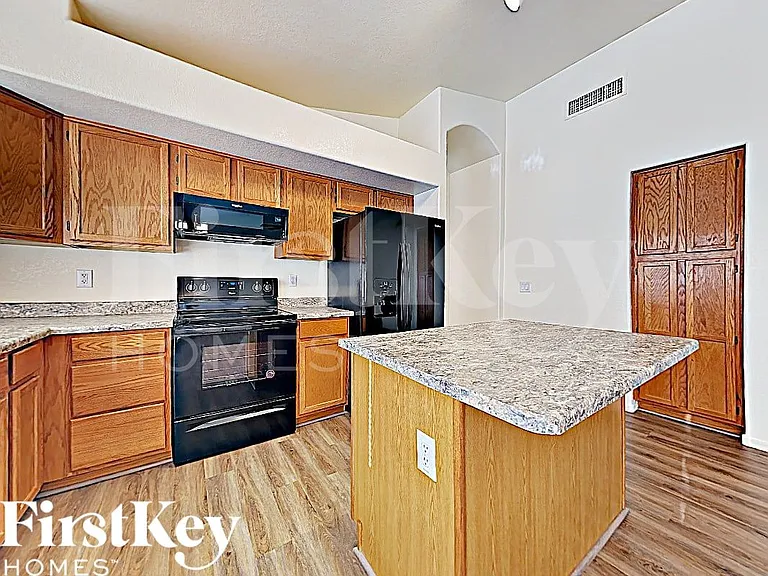 7206 E Lindner Ave — Photo 6