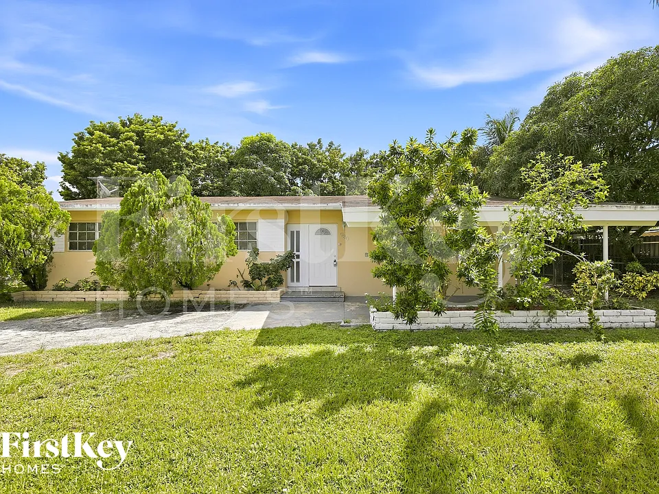 980 NW 182nd St