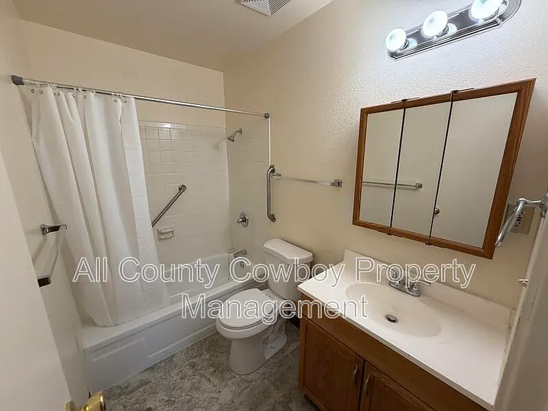 212 Norma Ct — Photo 9