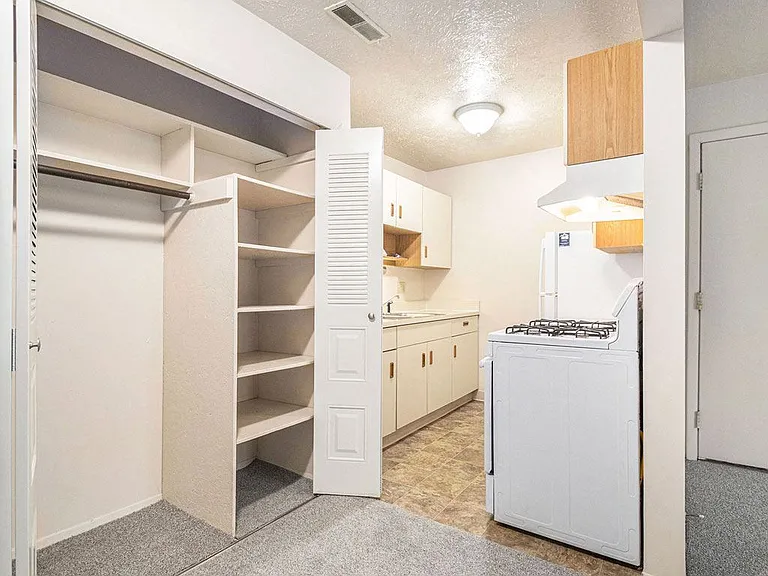 Wingate Apartments — Photo 59