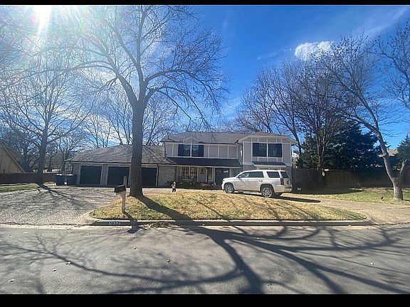 Beautiful circle drive 