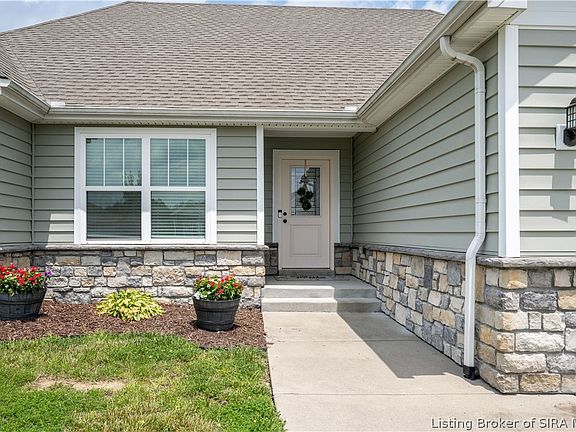 2nd image of 4442 Venice Way