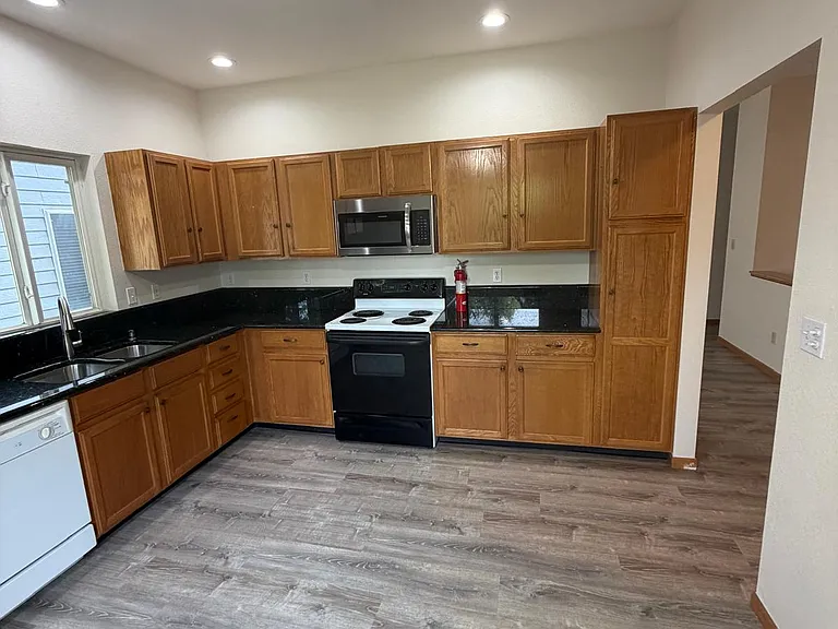 3603 Rockaway St — Photo 4