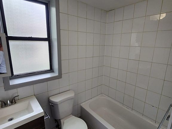 5th image of 47 Milford Ave Unit 3