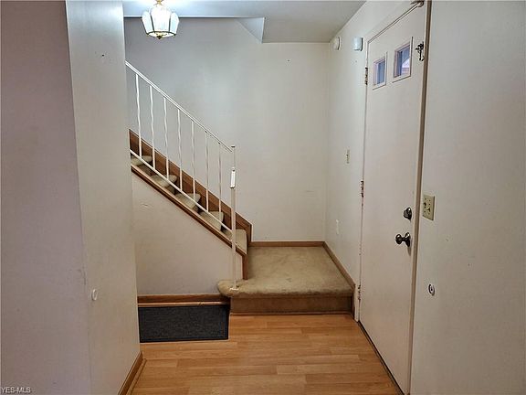 5th image of 341 University Ave