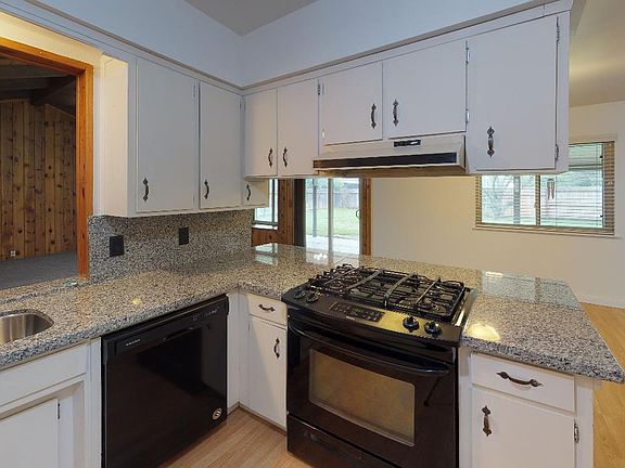 2nd image of 625 E Cambridge Ave