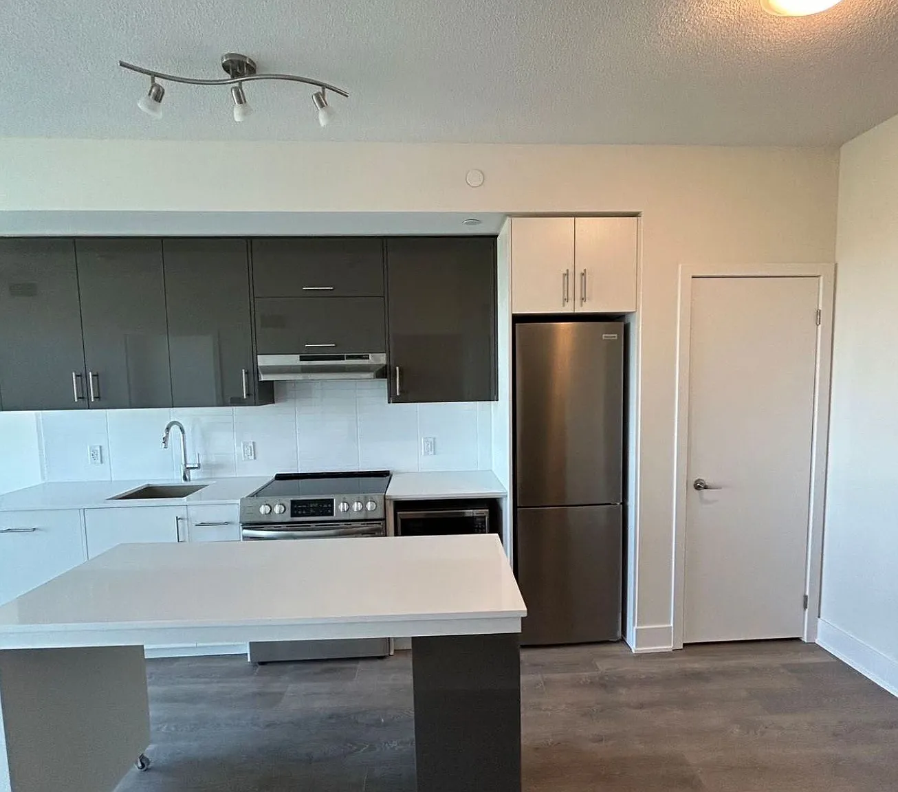 2 bed, $2,350 — Photo 3