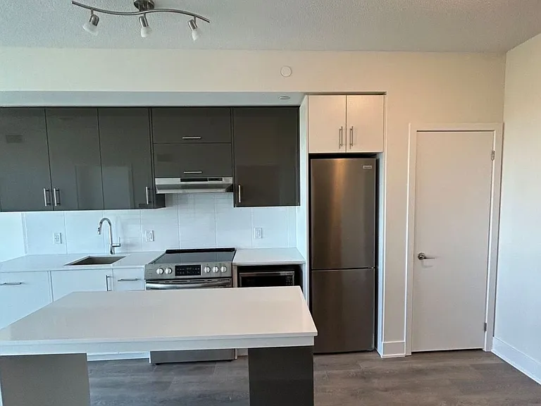 188 Fairview Mall Dr #1010 — Photo 3