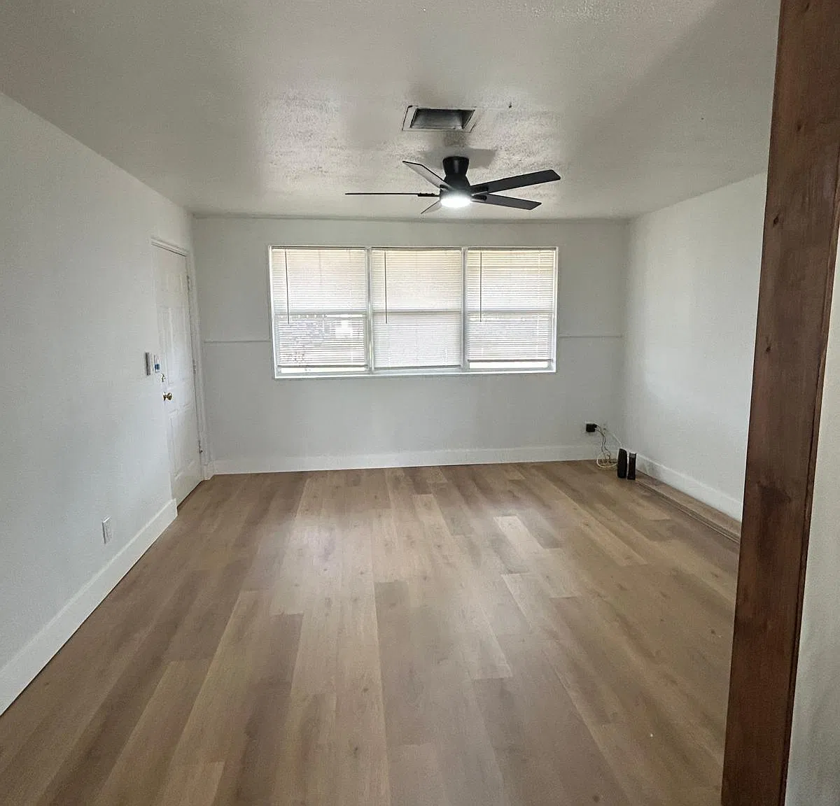 3 bed, 1004 sqft, $2,300 — Photo 2