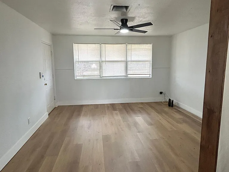44 Alamanda Dr — Photo 2