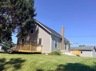 694 Montgomery Ave, East Dubuque, IL 61025
