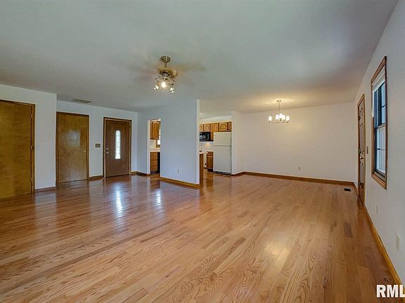4th image of 913 N 2nd St