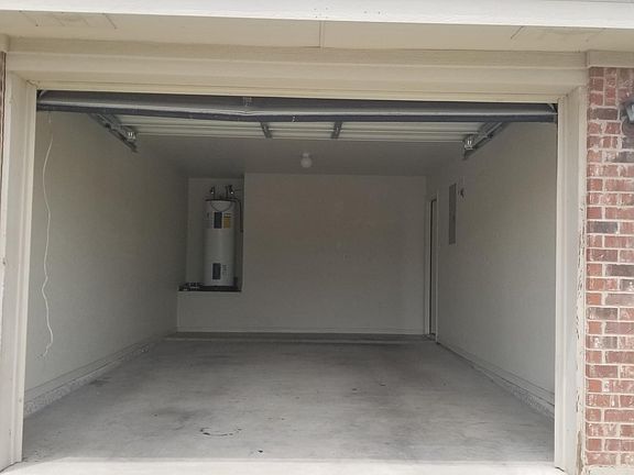 2nd image of 2103 Jennifer Dr APT A