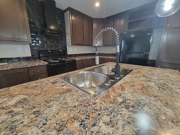3rd image of 129 Pineland Ave #Mrqe2a