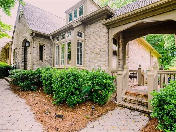 18 Sturbridge Ln, Greensboro, NC 27408