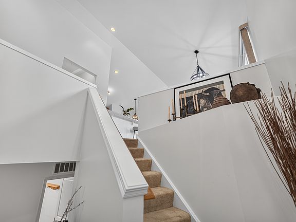 3rd image of 2429 Emily Ln