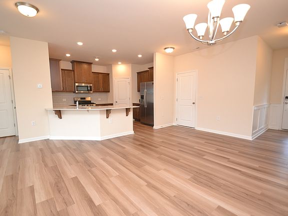 5th image of 1127 Brightskies St