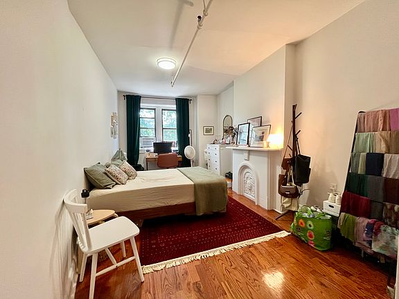 4th image of 393 Jefferson Ave APT 3