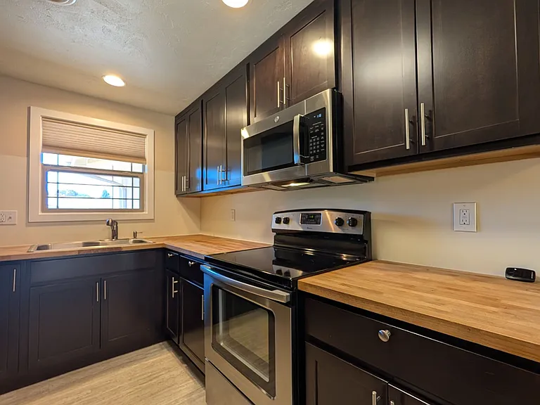 2145 Laurelhurst Dr — Photo 8