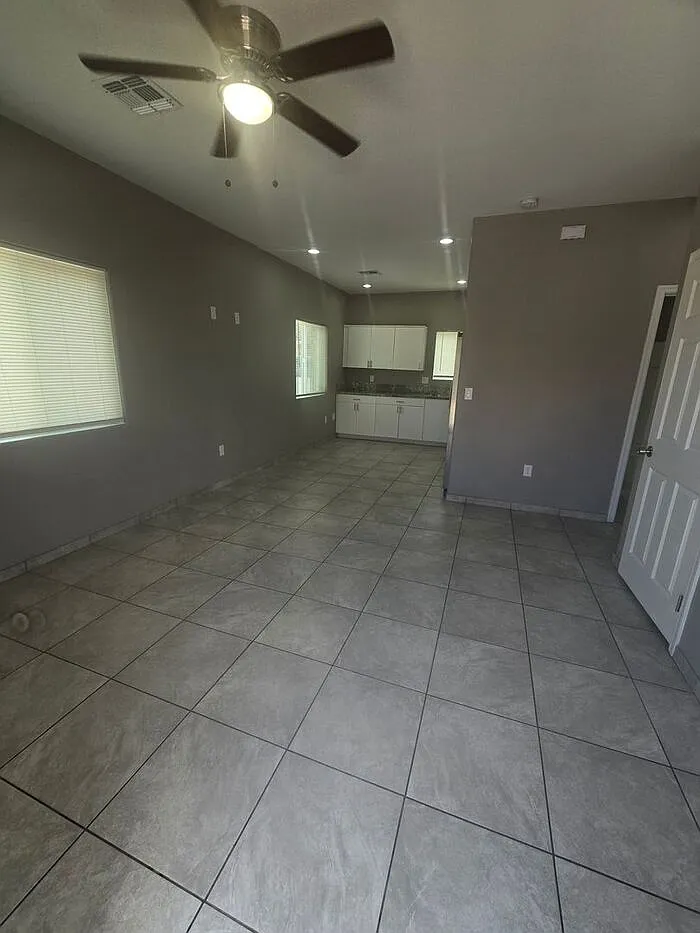 2 bed, 1.0 bath, 949 sqft, $1,300 — Photo 4
