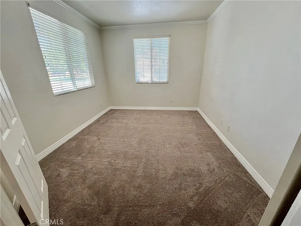 3 bed, 2700 sqft, $3,000 — Photo 3
