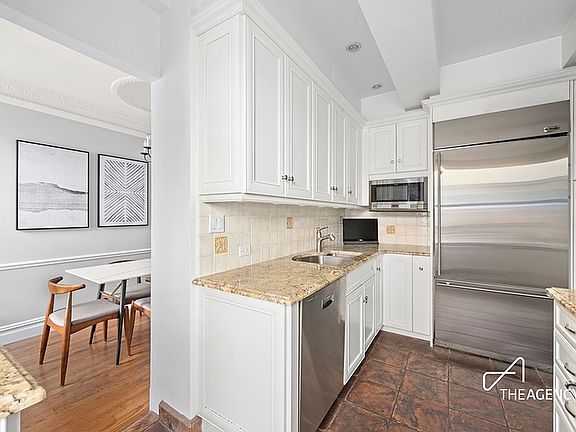 5th image of 140 E 81st St APT 12A