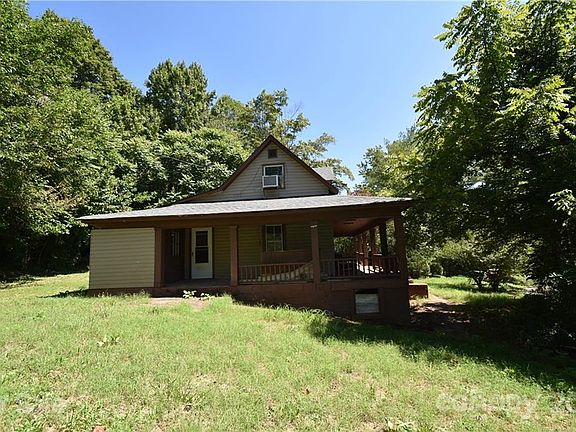 2nd image of 124A Wayside Pl NE