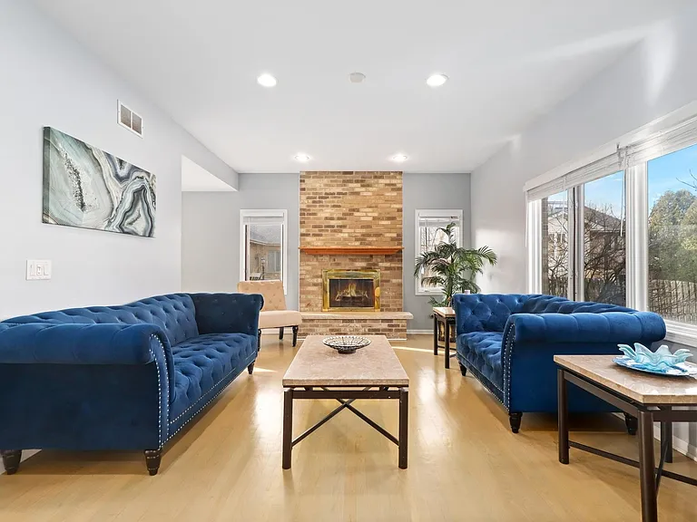 520 N Veterans Pkwy — Photo 15