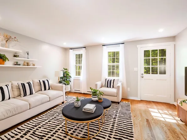 239 Old Farms Road APT 15B, Avon, CT 06001