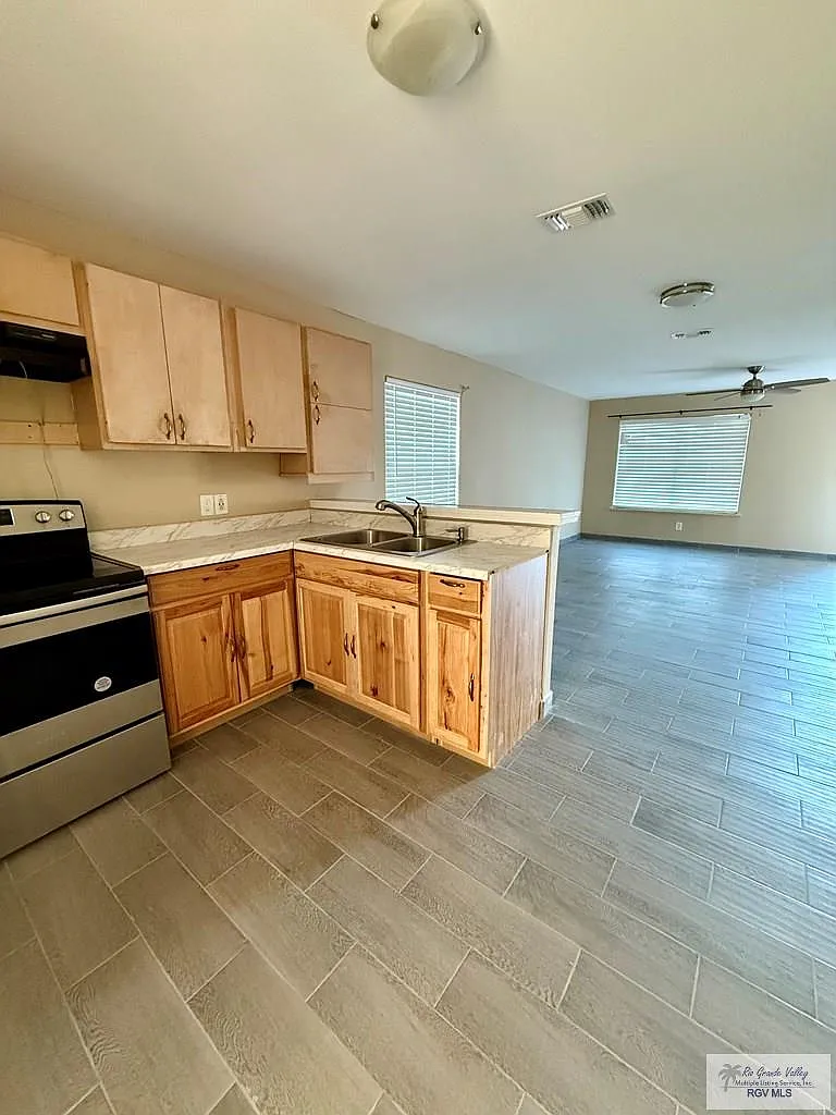 2 bed, 1.0 bath, 1522 sqft, $1,200 — Photo 4