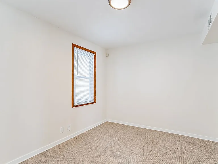 2101 Como Ave — Photo 6