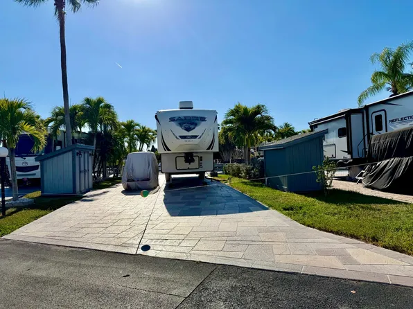 150 Smallwood Dr #208, Chokoloskee, FL 34138