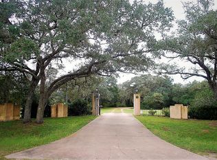 1218 Forest Oaks Dr, Altair, TX 77412