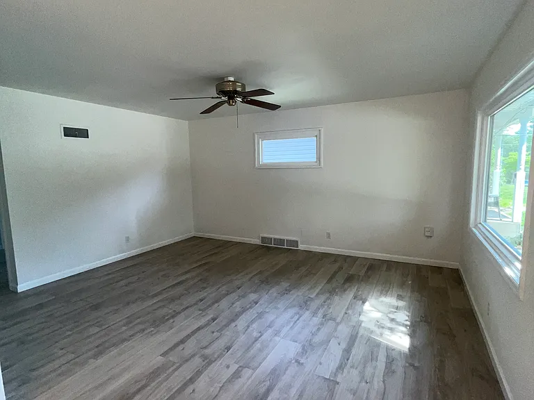 1007 Lindemann Rd — Photo 5