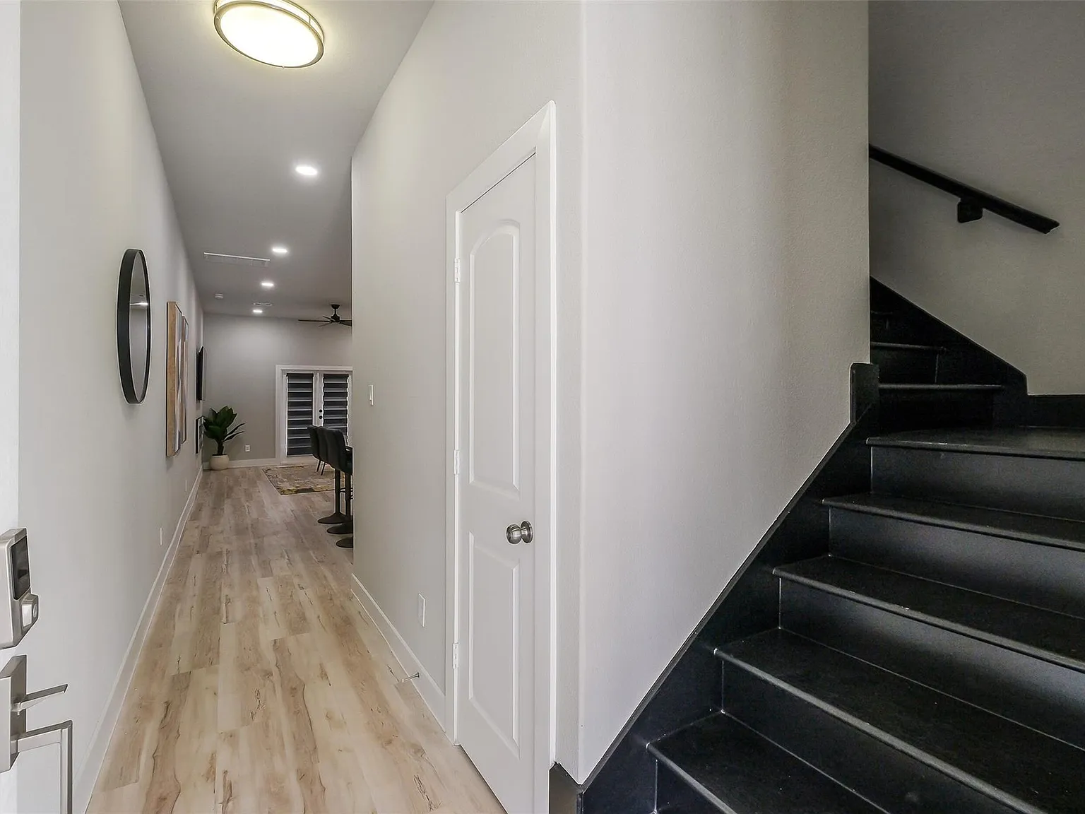 3 bed, 2.5 bath, 1472 sqft, $2,500 — Photo 3