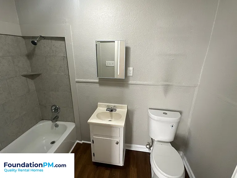 1596 Barton St — Photo 13