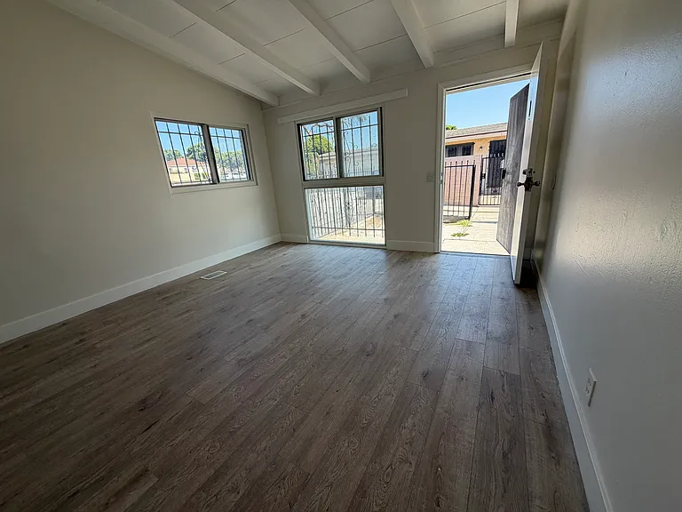 2612 W Century Blvd #1 — Photo 2