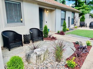808 Phoenix Dr, Champaign, IL