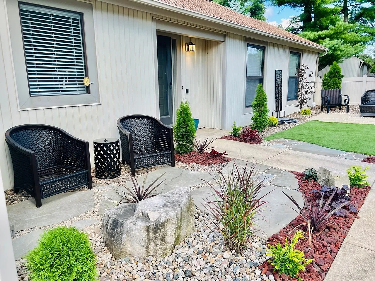 808 Phoenix Dr photo 1