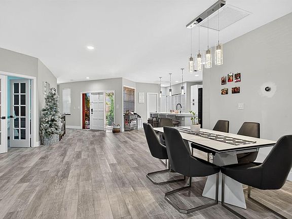 4th image of 11910 Glenmore Dr