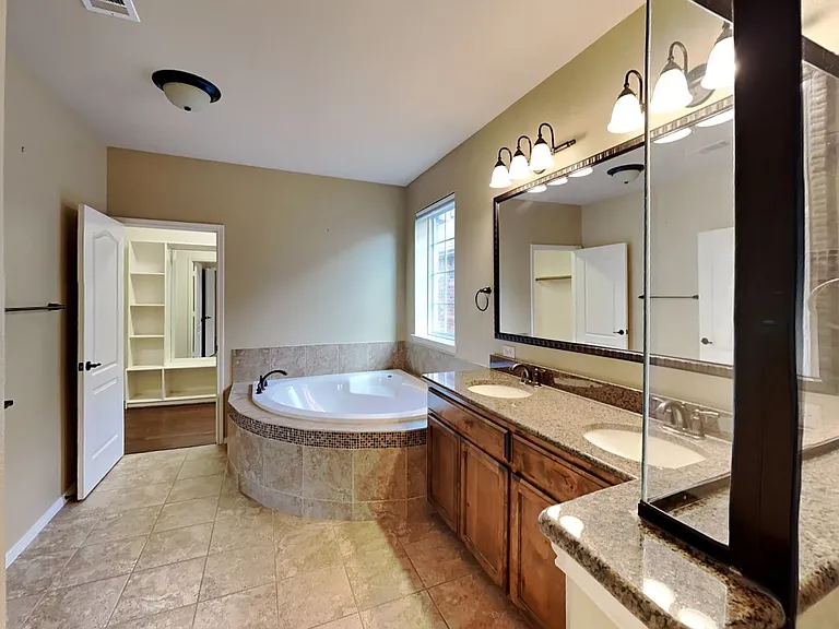 226 Knapford Sta — Photo 10