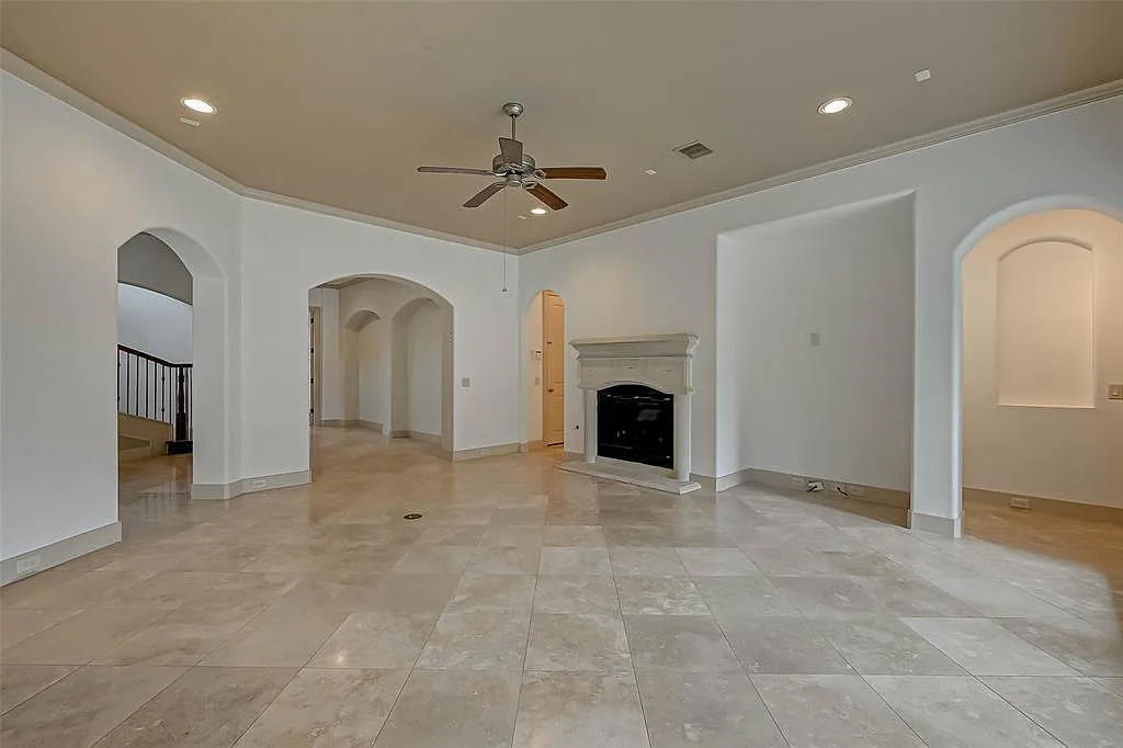 4 bed, 2.5 bath, 3217 sqft, $4,799 — Photo 4