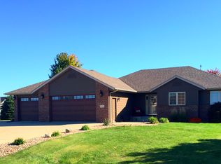 27094 Trail Ridge Ct, Harrisburg, SD 57032